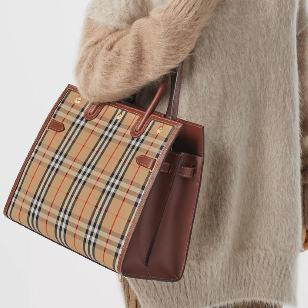  Burberry vintage check title bag