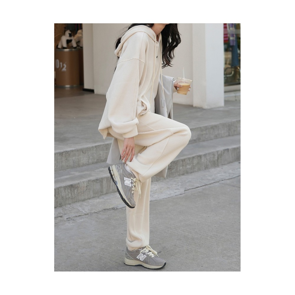 1906r Beige Cream