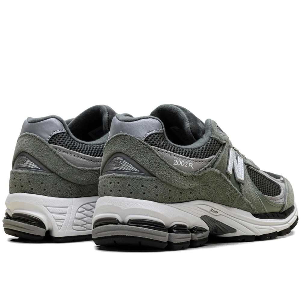 2002R sneakers
