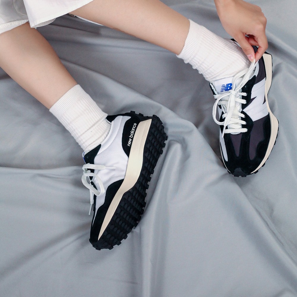 327 Lab Black White