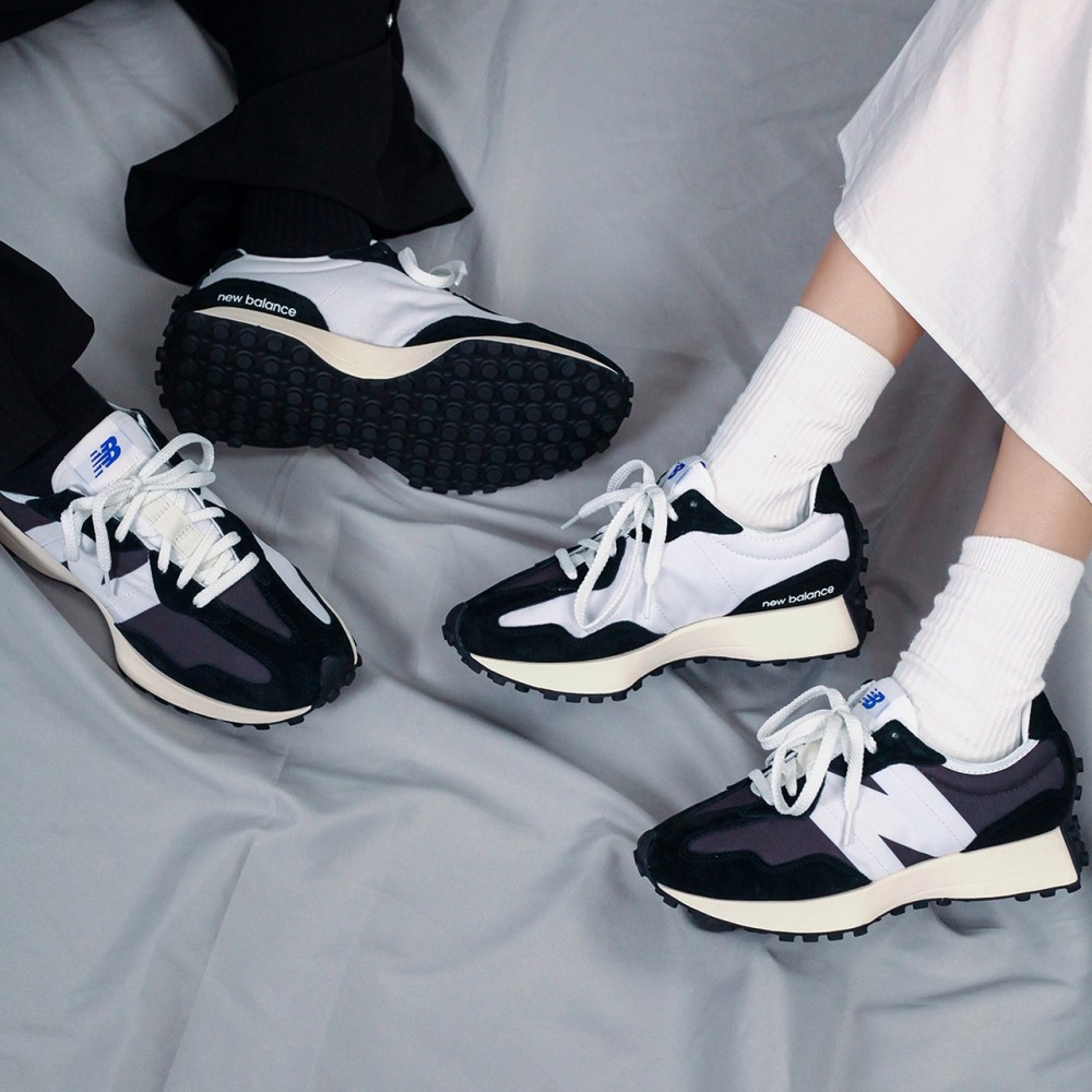 327 Lab Black White