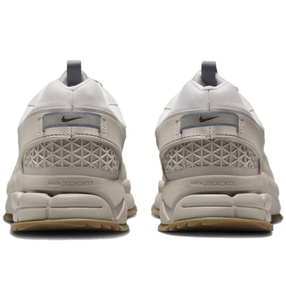Zoom Vomero Roam College Grey White Gum