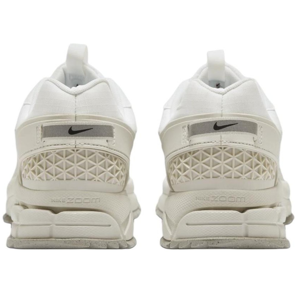 Zoom Vomero Roam Summit White Light Bone Light Iron Ore
