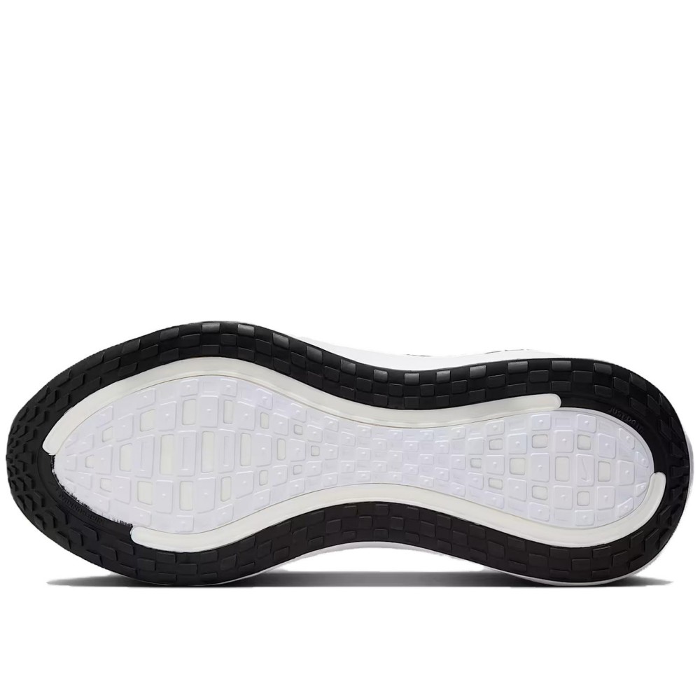Vomero Plus Black White